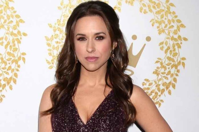 Who Is Lacey Chabert And Her Net Worth, Love life, Great Achievement and FAQ